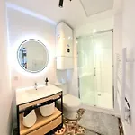 Grand Studio Avec Terrasse - Gare - Metro - Wifi